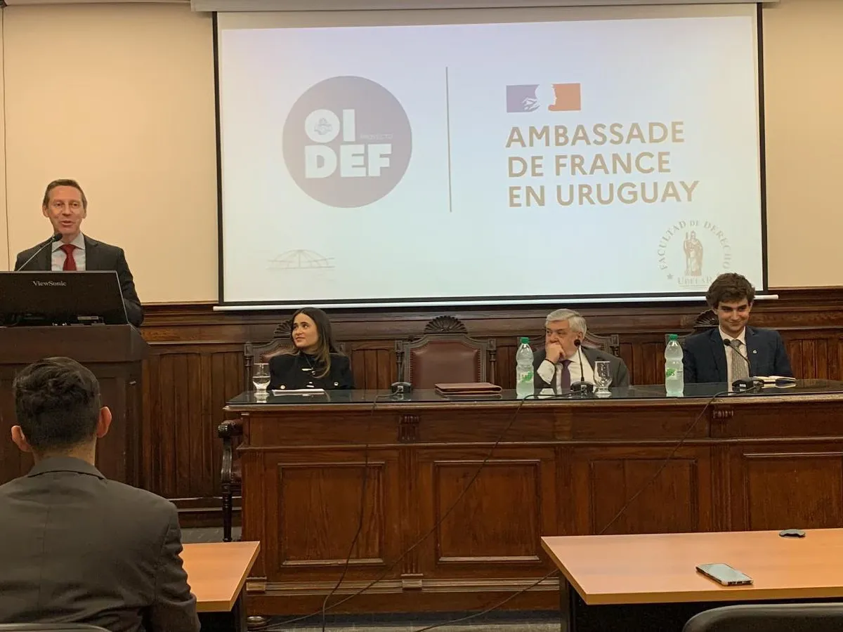 Conversatorio con el Embajador de Francia, Jean-Paul Seytre, imagen 3 de 5